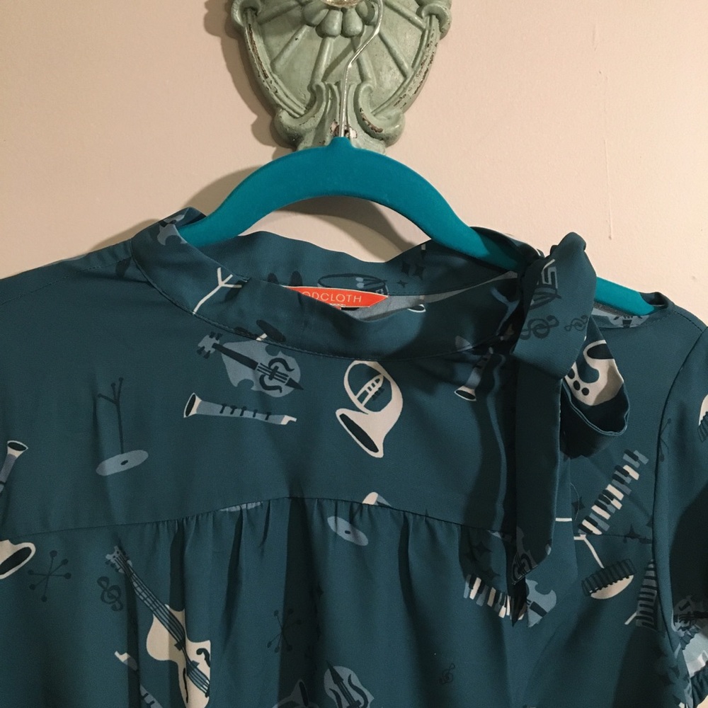 ModCloth Boat Neck Instrument Top - Picture 3 of 5